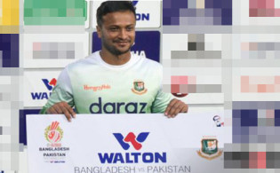 ভরাডুবিতে পাকিস্তানের কাছে ম্যাচ হেরেও দেখেনিন কত লাখ টাকা পুরস্কার পেল সাকিব
