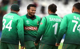 ব্রেকিং নিউজঃ কোমরের হাড়ে ফাটল হঠাৎ অনিশ্চিত এই অলরাউন্ডার