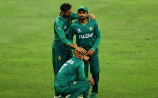 যার কথায় জীবন দিতেও রাজি পাকিস্তানি ক্রিকেটাররা