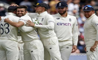 ক্যারিয়ার শেষ হতে চলা এই ব্যাটারই ইংল্যান্ডকে বাঁচালো বড় লজ্জার হাত থেকে