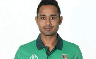 অল্পের জন্য ২০০ করতে পরলেন না মিঠুন