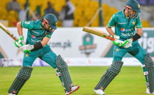 টস জিতে ব্যাটিংয়ে পাকিস্তান