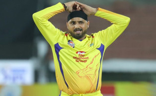বিপিএল খেলতে যোগাযোগ করেছেন হরভজন সিং