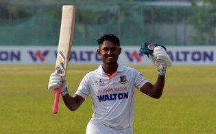 তামিমের সেঞ্চুরি হাতছাড়া, ইফরানের ‘৫’ উইকেট