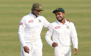 মিরাজকে প্রশংসায় ভাসিয়ে যা বললেন সাকিব