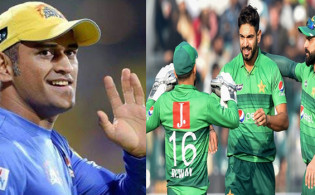 ধোনির জার্সি উপহার পেয়ে আবেগাপ্লুত পাক ক্রিকেটার