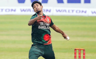 ব্রেকিং নিউজ : অবিশ্বাস্য মুস্তাফিজ পরপর ৩ বলে ৩ উইকেট তুলে নিলেন মুস্তাফিজ