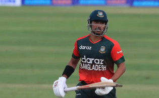 সাকিব-সৌম্যের চার ছক্কার ব্যাটিং ঝড়ে বিশাল বড় রানের টার্গেট দিলো