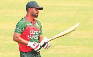 আউট হলেন তামিম,দেখেনিন যত রান করলেন তিনি