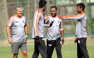 সালাউদ্দিনই প্রধান কোচ, আমার কাজ সহায়তা করা : রোডস