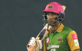 খুলনাকে বিশাল রানের টার্গেট দিলো ঢাকা