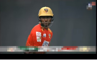 পরপর ৮ উইকেট হারালো কুমিল্লা,জয়ের জন্য প্রয়োজন