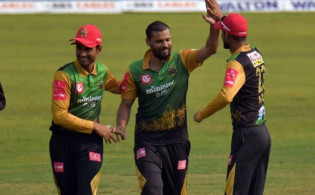 চরম দু:সংবাদ : শেষ হয়ে যাচ্ছে বিপিএলে ঢাকার স্বপ্ন