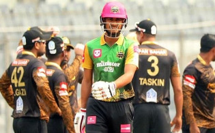 বিপিএলে নির্বাচকদের লজ্জার সাগরে ডুবিয়ে দিচ্ছেন নাঈম শেখ