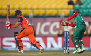 ভক্তদের কান্নার সাগরে ভাসিয়ে বিদায় বললেন বিশ্ব ক্রিকেট মাতানো তারকা ব্যাটসম্যান
