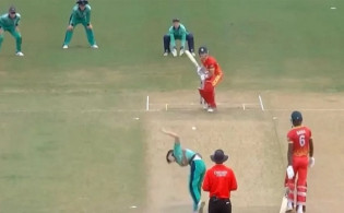 বিশ্বকাপের ষষ্ঠ ওভারে ভূমিকম্পে কেঁপে উঠলো মাঠ