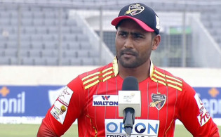 টস জিতে ফিল্ডিংয়ে কুমিল্লা,দেখেনিন শক্তিশালী একাদশ