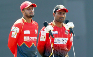 বরিশাল ও কুমিল্লা ম্যাচের টস শেষ