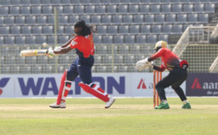 শীর্ষে ওঠার লড়াইয়ে কুমিল্লাকে বিশাল রানের টার্গেট দিলো বরিশাল
