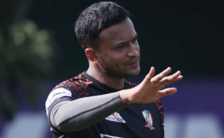 সামনে আইপিএল নিলামের আগেই সবাইকে চমকে দিলেন সাকিব