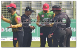 ব্রেকিং নিউজ : ম্যাচ শুরুর পর খুলনার দল নিয়ে অজানা এক তথ্য জানলো ঢাকা