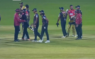 হাড্ডাহাড্ডি লড়াইয়ে শেষ হলো কুমিল্লার ম্যাচ