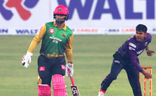 জমে উঠেছে পয়েন্ট টেবিলের লড়াই : সমীকরণের মারপ্যাঁচে ঢাকা, খুলনা ও চট্টগ্রাম