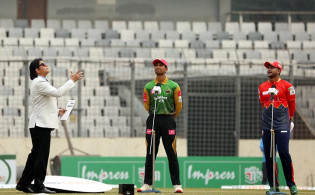 শেষ হলো ঢাকার প্লে অফ নিশ্চিত করতে চাওয়া ম্যাচের টস