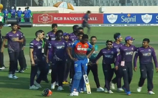 স্পট ফিক্সিংয়ের সন্দেহ দানা বাঁধছে ফ্লেচারের ইনিংসে