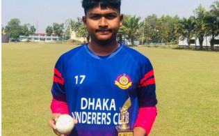 একাই নেন ৯ উইকেট তাও আবার মাত্র ১৮ রান দিয়ে