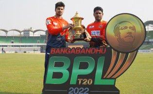 ব্রেকিং নিউজ : ফাইনালে মাঠে নামার আগে ফটোসেশনে সাকিবের না থাকার আসল কারন জানালেন : সোহান