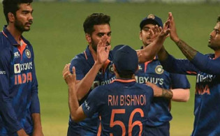 চরম দু:সংবাদ : ভারতীয় ২ ক্রিকেটারকে আহত করলেন উইন্ডিজ অধিনায়ক