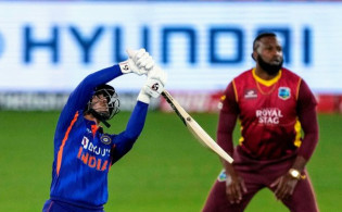 হাড্ডাহাড্ডি লড়াইয়ে শেষ হলো ওয়েস্ট ইন্ডিজ ও ভারতে ম্যাচ
