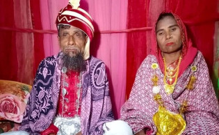 ৬২ বছরের প্রেমিক বিয়ে করলেন ৫৪ বছরের প্রেমিকা