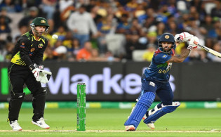 শেষ ওভারের লড়াইয়ে নিজেদের সম্মান বাঁচালো শ্রীলঙ্কা