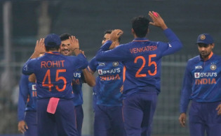 শেষ রক্ষা হলো না ভারত ও ইন্ডিজ সিরিজে