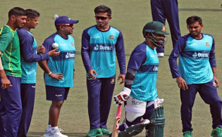 আফিফকে কঠিন চ্যালেঞ্জ দিলেন তামিম, জিতলে পুরস্কার ২টি ব্যাট