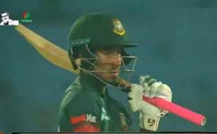 জয়ের জন্য শেষ ৩০ বল থেকে বাংলাদেশের প্রয়োজন আরও