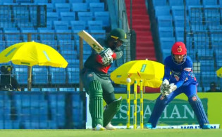 অবশেষে আউট হলেন সাকিবও,৫ উইকেট হারিয়ে বাংলাদেশের সংগ্রহ