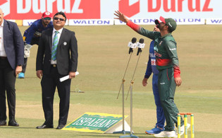 এইমাত্র শেষ হলো ২য় ওয়ানডে ম্যাচের টস, দেখেনিন একাদশ ও টসের ফলাফল