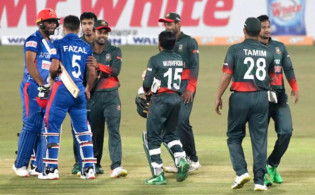 ১৫তম “বাংলাওয়াশ”-এর সামনে দাঁড়িয়ে টাইগাররা