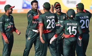 আর ৩০ মিনিট পর ম্যাচ শুরু : মাঠে নামার আগে যে সমস্যাগুলো কাটিয়ে উঠতে চাই বাংলাদেশ