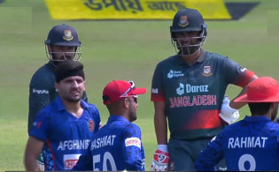 ওপেনিং জুটিতে কিছু করতে চায় তামিম লিটন দাস,৫ ওভার শেষে সর্বশেষ স্কোর