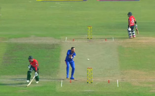 ৪ উইকেট হারালো বাংলাদেশ,১৩ ওভারের খেলা শেষে বাংলাদেশের সংগ্রহ