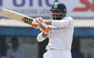ভারতীয় ক্রিকেট : এক ধাক্কায় ৩৫ বছর আগের রেকর্ড ভেঙ্গে দিলেন জাদেজা