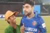 প্রতিবন্ধী বাংলাদেশি ভক্তের আবদার মেটালেন রশিদ খান