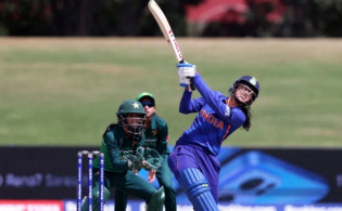 হাড্ডাহাড্ডি লড়াইয়ে শেষ হলো ভারত পাকিস্থানের ম্যাচ