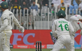 ‘পাকিস্তানি’ খাজাকে হতাশা উপহার