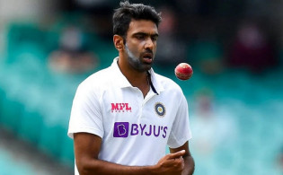 কপিলের রেকর্ড ভেঙে দারুন উপহার পেলেন অশ্বিন