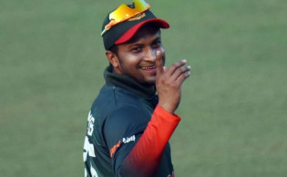 দক্ষিণ আফ্রিকার উইকেট নিয়ে দোটানায় মাশরাফি, সাকিবের পক্ষে দাঁড়িয়েছেন সাবেক অধিনায়ক